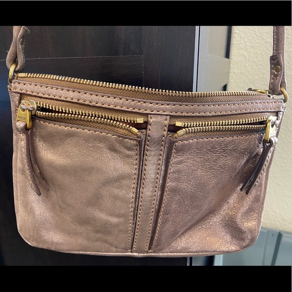 Fossil crossbody! Beautiful color - Picture 1 of 4